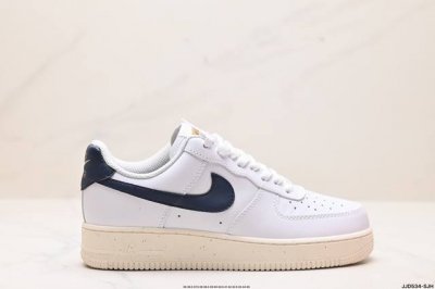 真标耐克nike Air Force 1 Low空军一号低帮百搭休闲运动板鞋。柔软、弹性十足的缓震性能和出色的中底设计，横跨复古与现代的外型结合，造就出风靡全球
