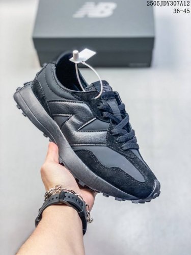 真标 Nb 新百伦 New Balance 327系列复古休闲运动慢跑鞋时尚男女运动鞋 以更纯粹的复古风格设计打造的全新造型 侧身还以解构设计，将 N 字标志以