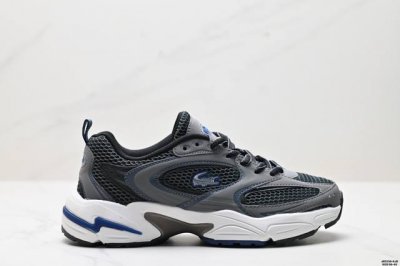 公司级Lacoste法国鳄鱼 织物 时尚拼色 低帮 生活休闲鞋 Lacoste风格源于体育运动的优雅风范 既可以在球场上穿着 也适合日常生活的优雅服装 源自体育