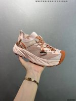 公司级Hoka One One Hopara 2 石膏白 霍帕拉2休闲户外涉水溯溪凉鞋 作为先锋品牌的 Hoka One One总是以独特的方式，Hopara是
