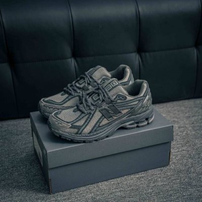 核心私 new Balance 1906系列 休闲鞋 #采用轻质牛剖革拼接透气网眼衬垫织物鞋面材质 T-Beam大底提供足步弓支撑 保持步态稳定 后跟搭载外露缓
