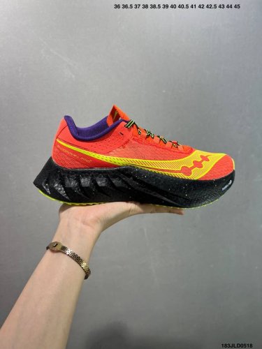 公司级Saucony 索康尼Endorphin pro 啡速4 男女马拉松运动跑鞋 性能相比前几代再升级 鞋面采用全新升级的工学网设计 贴合脚部更透气 中底部分