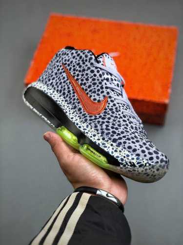 Nike Air Zoom G.T. Hustle 3 Fp 耐克缓震透气实战系列篮球鞋 前掌搭载双层air Zoom 气垫 加上中底泡棉材料形成双层缓震鞋面采
