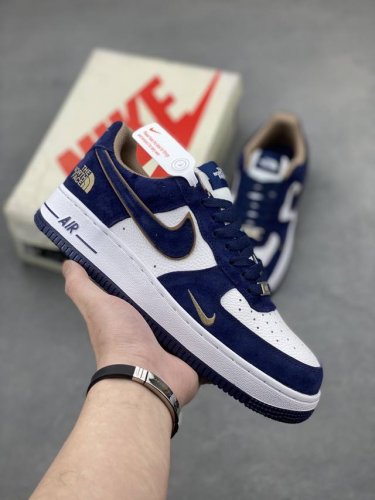 本地自取210 海外限量发售！公司级Nike Air Force 1 '07 Low “北面联名--钢蓝色”空军一号 低帮 运动鞋 休闲鞋 折边针车 工艺难度大