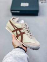 Asics 亚瑟士 男女鞋真标半码制，原楦原纸版开发版型，采用粒面头层皮革组合太空革饰条鞋面材质，内嵌冲孔缓震ortholite 欧索莱 透气吸汗鞋垫贴附人体工