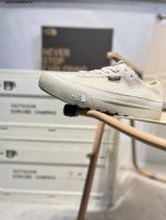 thenorthface北面 鞋面采用进口飞织弹力面柔韧性和舒适性简直无法言喻鞋底采用Md底 回弹减震效果 上脚像踩棉花糖 有效减少运动时候的摩擦Nf0A8Ad