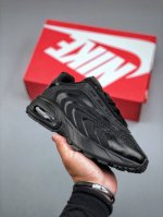 Nike Air Max Fire 后掌气垫 缓震运动跑鞋 Dn8的核心亮点在于其八腔气垫结构 根据不同部位设定的气压值专为行走设计提供卓越的舒适感 鞋面的设计