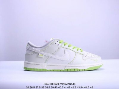 耐克supreme X Nike Sb Dunk Low 联名白绿三小勾此款主张打破传统的工业化流水线设计限制，以made By Ideas的超级创意为理念，集