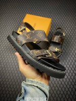 秒杀 B 特价福利 Louis Vuitton Lv路易威登2025夏季新款女士沙滩鞋凉鞋系列 鞋面：Lv经典老花面料搭配原版开模五金金属扣件 大底：原版开模大
