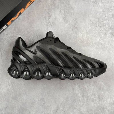本地 核心私 Nike Air Max Dn8 耐克运动舒适减震气垫跑步鞋 #鞋款旨在透过 Dynamic Air 技术提升全天穿着体验，当中首次采用了全掌 D