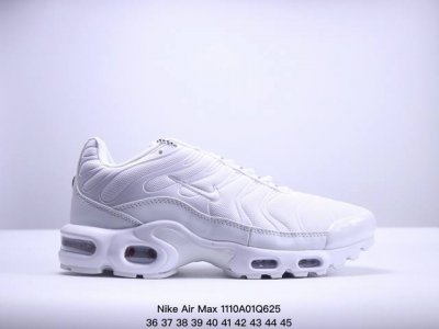 真标耐克 Nike Air Max Plus是Nike旗下另类鞋款的代表，TN 它诞生于1996年，是第一款使用TunedAir气垫的跑鞋，其特点就在于实现各气