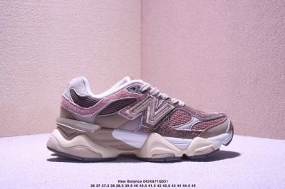 New Balance Nb 9060 复古单品 鞋面大身由空间双格及磨砂鞋面拼接而生，鞋面材质选用网布、皮革与翻毛皮进行拼接搭配，为整体增加层次感。采用大面积