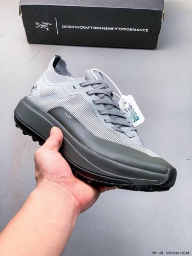 公司级！Sylan Gtx M 始祖鸟 覆盖防水低帮厚底越野跑鞋 适合技术路线单日徒步穿着 Aeriosflgtx鞋受到长途野外跑步鞋的启发 适合在变化的地形上