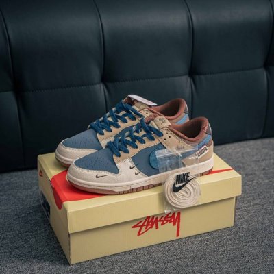 核心私 Nike Dunk 全套原楦原模倾力打造完美版型 独家原厂航空铝磨具打磨大底 鞋头坡度极致还原 无解鞋型 原盒原配 圈内天花板工艺 原厂冲刀 超高清洁度