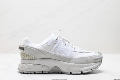 公司级耐克Nike Zoom Vomero Roam 马拉松复古跑五代休闲运动慢跑鞋 采用环保纤维革饰片组合网眼布鞋面材质 升级正确后跟Tpu加固 耐弯折热塑框
