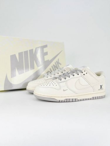 出厂价 主推 Nike Dunk Sb Low 定制配色 Dunk Sb顾名思义，具有经典的dunk血缘，又注入了更多的时尚元素。相较于普通的dunk滑板鞋，改