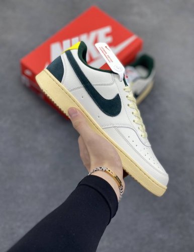 超级福利 核心特价 长期补货 Nike Court Borough 低帮百搭透气休闲运动板鞋男女鞋 经典耐用的设计，兼顾舒适脚感和出众风范，演绎匠心之作。结构性