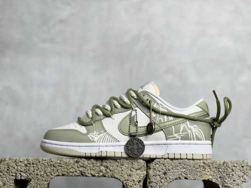Yc版 Nike Dunk Low 宫廷龙井茶 米绿 此款定制球鞋通过手绘喷绘等工艺，灵感来源于茶艺，将龙井茶元素融入鞋中，解构鞋带增加细节，低饱和配色独特易搭