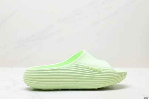 公司级Nike Reactx Rejuven8 Slide耐克 简约舒适 洞洞鞋 由兼具轻便性和耐用性的Eva泡沫打造 拖鞋的外观十分吸引人 融合了舒适与时尚的