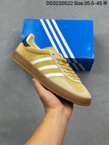 公司级Adidas Originals Gazelle Indoor 三叶草休闲防滑耐磨低帮板鞋 鞋头出色设计 塑就出众贴合感 稳固的后跟贴合足部曲线设计 软弹