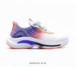 海外代购潮牌 小红书爆款跑鞋 明星同款慢跑鞋 新款时尚百搭休闲款运动鞋 鞋面走线精整 清晰质感 原单品质 采用家族工艺 高端时尚 简约大气 防滑舒耐磨橡胶大底