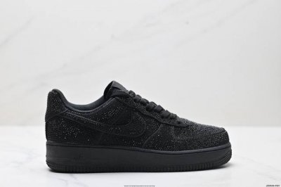 公司级耐克Nike Air Force 1 07空军一号低帮百搭休闲运动板鞋 柔软 弹性十足的缓震性能和出色的中底设计 横跨复古与现代的外型结合 造就出风靡全球