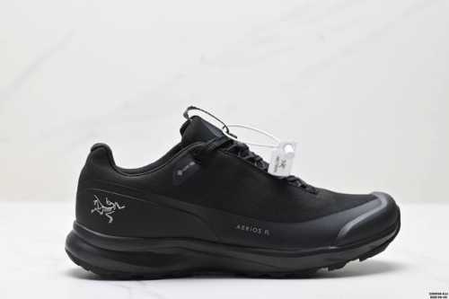 360 公司级Arcteryx始祖鸟 Aerios Fl Gtx 覆盖防水 低帮户外登山徒步鞋 特有的独立衬垫 穿着更合脚 带有Gore-Tex防水内衬 提供透