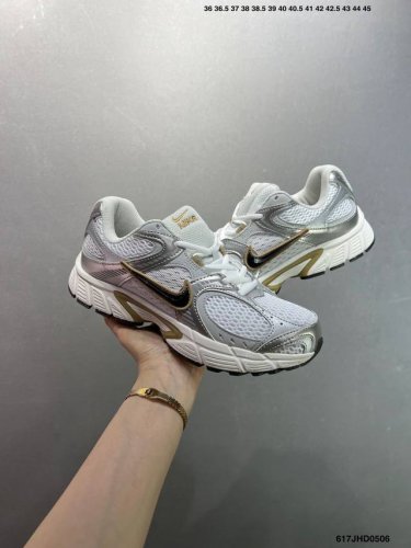 公司级Nk V5 Rnr系列 白棕 复古Y3K风格舒适百搭跑步鞋 融合了复古与现代设计元素，轻量化设计，鞋面采用透气网眼材料，搭配轻质泡沫中底，缓震舒适，适合日