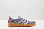 公司级Adidas Originals Gazelle Indoor 三叶草休闲防滑耐磨低帮板鞋 鞋头出色设计 塑就出众贴合感 稳固的后跟贴合足部曲线设计 软弹