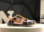 耐克 Nike Dunk Low 复古板鞋，尽情迈步，彰显个性风采。采用牛柔软皮革鞋面，经久耐穿，塑就如元年款 Dunk 般的复古质感。鞋头透气孔，搭配鞋口和鞋