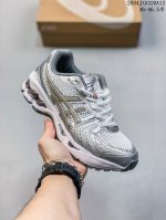 真标 亚瑟士 Asics Gel-Kayano 14 运动休闲透气专业缓震慢跑鞋。采用工程弹性双层再生网格密度鞋面材质，后跟3D可视Gel缓震乳胶物料，升级Ff