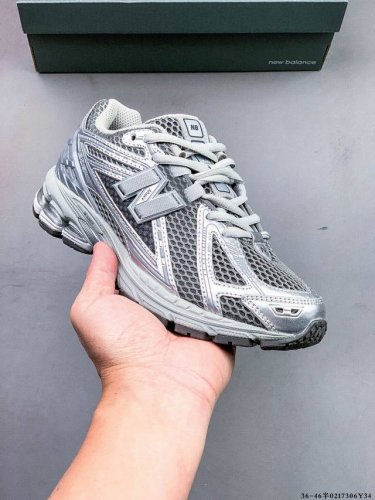 New Balance M1906Ri Nb宝藏老爹鞋款，复古元素叠加，质感超级棒，楦版型材料细节做工精细，货如实拍图 作为Nb最经典的档案鞋型之一，与2002