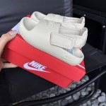nike夏季露趾魔术贴两穿凉鞋 采用双开魔术贴设计 方便宝贝穿脱后跟走线工整，细节 两穿设计，水上娱乐更方便 尺码22-35