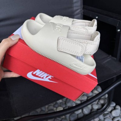 nike夏季露趾魔术贴两穿凉鞋 采用双开魔术贴设计 方便宝贝穿脱后跟走线工整，细节 两穿设计，水上娱乐更方便 尺码22-35