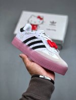 Adidas Samba XLG Hello Kitty And Friends 桑巴舞厚底版系列德训风百搭松糕休闲运动板鞋“联名白黑凯蒂猫” 货号：IG445