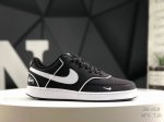 耐克 Nike Court Vision 低帮百搭 透气休闲运动板鞋 兼顾舒适脚感和出众风范 演绎匠心之作 结构性的支撑贴合感结合复古篮球设计 电绣工艺 皮料切