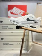 福利特价耐克Nike Air Max 90 经典复古小气垫缓震跑鞋 鞋面由皮和革织物打造，犀利的条线打造出酷劲十的足视觉效果 网布鞋增面强透气性，穿着为极舒适