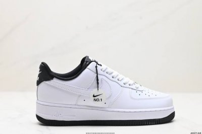 公司级耐克nike Air Force 1‘07 空军一号低帮百搭休闲运动板鞋。柔软、弹性十足的缓震性能和出色的中底设计，横跨复古与现代的外型结合，造就出风靡全