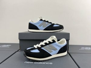 nb471 儿童松紧带运动休闲鞋 轻便透气耐磨户外徒步鞋 搭配松紧带闭合方式 提供出色的穿脱便捷性及轻薄的舒适性 颜色 白灰 米灰 米黑 米黄 黑月 黄粉 米粉
