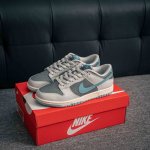 核心私 Nike Dunk 全套原楦原模倾力打造完美版型 独家原厂航空铝磨具打磨大底 鞋头坡度极致还原 无解鞋型 原盒原配 圈内天花板工艺 原厂冲刀 超高清洁度
