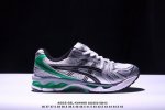 Asics 亚瑟士 透气网眼鞋面配合部分合成革材质 采用全新Ahar+橡胶材质,更加耐磨日本专业跑鞋品牌 Asics 亚瑟士 Gel-Kayano 14 户外越