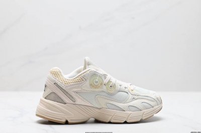 公司级Adidas Original Astir 耐磨复古运动休闲鞋 鞋款灵感来自2000年代的跑步款式 鞋面和超大号孔眼进行更新复古色系搭配经典配色 线条贯穿