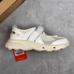 本地 核心私 New Balance Terrace Mule 新百伦 玛丽珍 低帮 时尚舒适 防滑耐磨休闲鞋 鞋身材质为橡胶和网格布 后跟较矮 方便随时穿脱