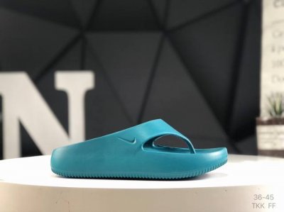 70 nike Calm Mule 舒适百搭人字拖鞋 日系慵懒拖鞋 采用简约外观 上脚即可畅享非凡舒适体验 一体式泡绵契合足形 泡绵材料搭配纹理鞋床 夏季必备单