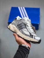 Adidas Originals Response Cl 复古休闲跑步鞋 鞋身采用大面积的麂皮和网布材质，复古感拉满。中底采用阿迪达斯经典的adiprene，后