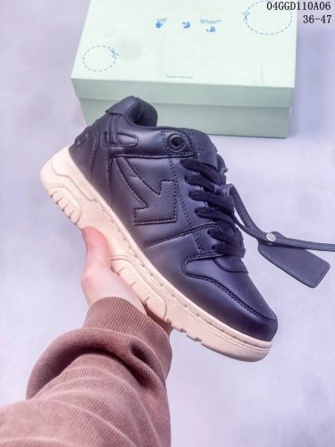特价纯原作为爆款制造机，Virgil Abloh 每年都有烫手新作，Off-White 的新款球鞋 Out Of Office 最近已经开始被代购们疯狂刷屏。