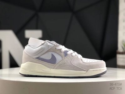 220 air Jordan Stadium Aj90 潮流运动板鞋 Dx4397-105 充满了对Tinkerhathield 原创设计的致敬 包括中足网状面