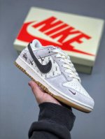 280支持放店 Nike Dunk Sb Low 斯图西联名定制Dunk 定制Dunk Sb顾名思义，具有经典的Dunk血缘，又注入了更多的时尚元素。相较于普通