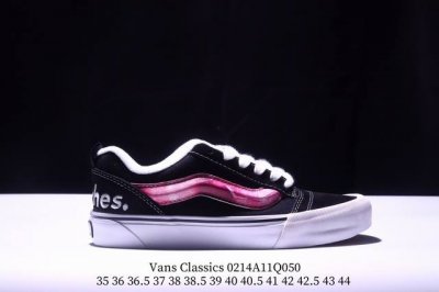 Vans Classics Knu Skool 苏格兰格纹拼接 厚鞋舌面包鞋 Vans联名超火的土豆鞋，复古经典，鞋头放大、包边上移加厚、鞋舌加厚。Vans C