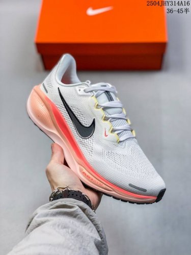 公司级 颠覆式升级！Nike 飞马新鞋 触感柔软，质感升级！随着“耐克 蓝图 系列”在巴黎的盛大发布，全新一代 登月41代 Nike pegasus 41运动老